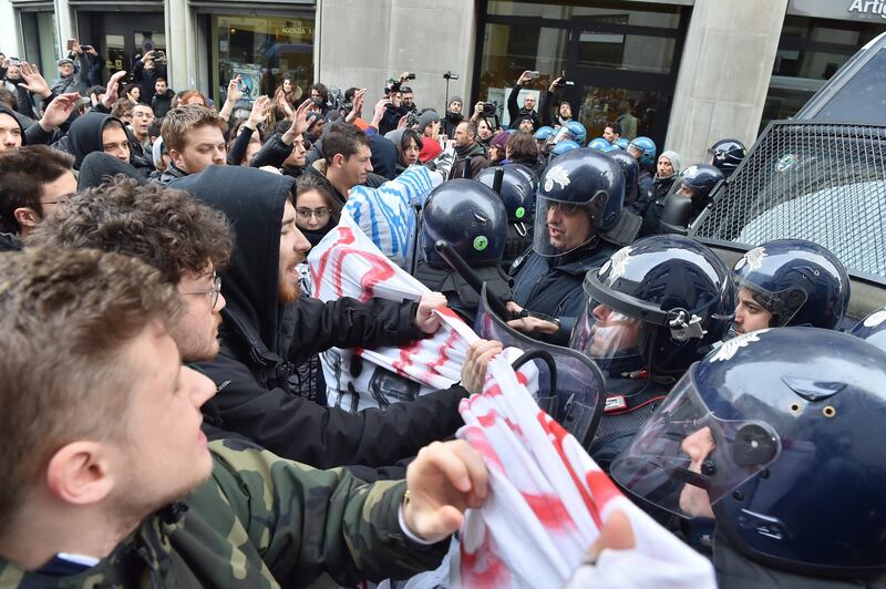 Scontri tra studenti e forze dell'ordine alla Statale di Milano 7