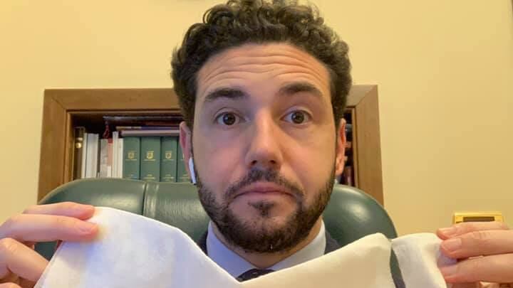 Musumeci: "Mascherine? Da Roma ci hanno mandato panni per pulire il tavolo"