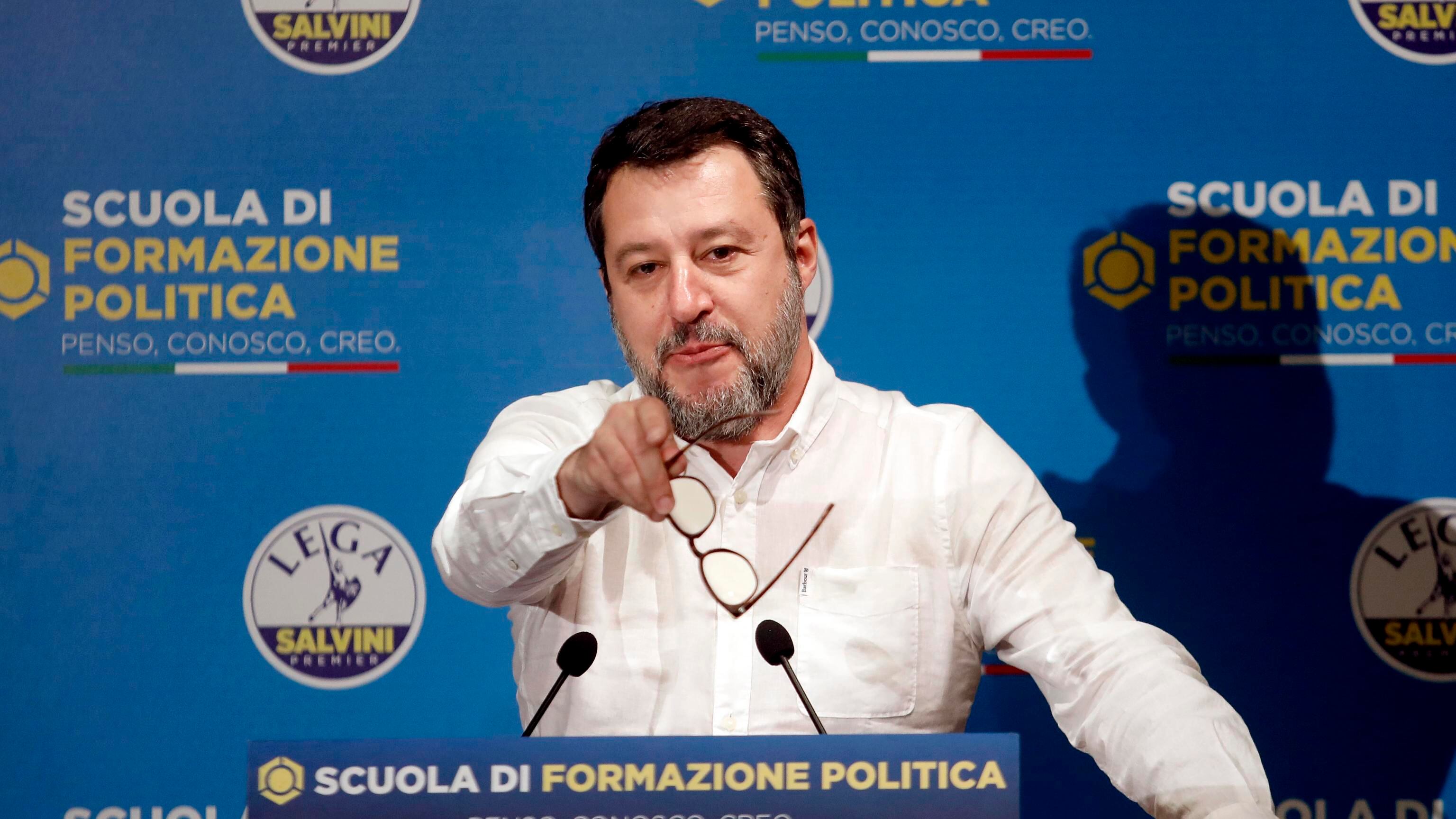 "Chi paga per questo fango?". Salvini sul caso Metropol