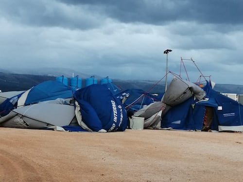 Foggia, il vento spazza via la tendopoli dei migranti