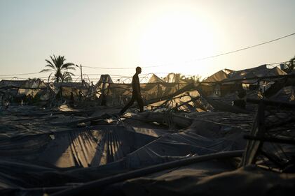 Attacco di Israele su Khan Younis: le immagini della distruzione 7