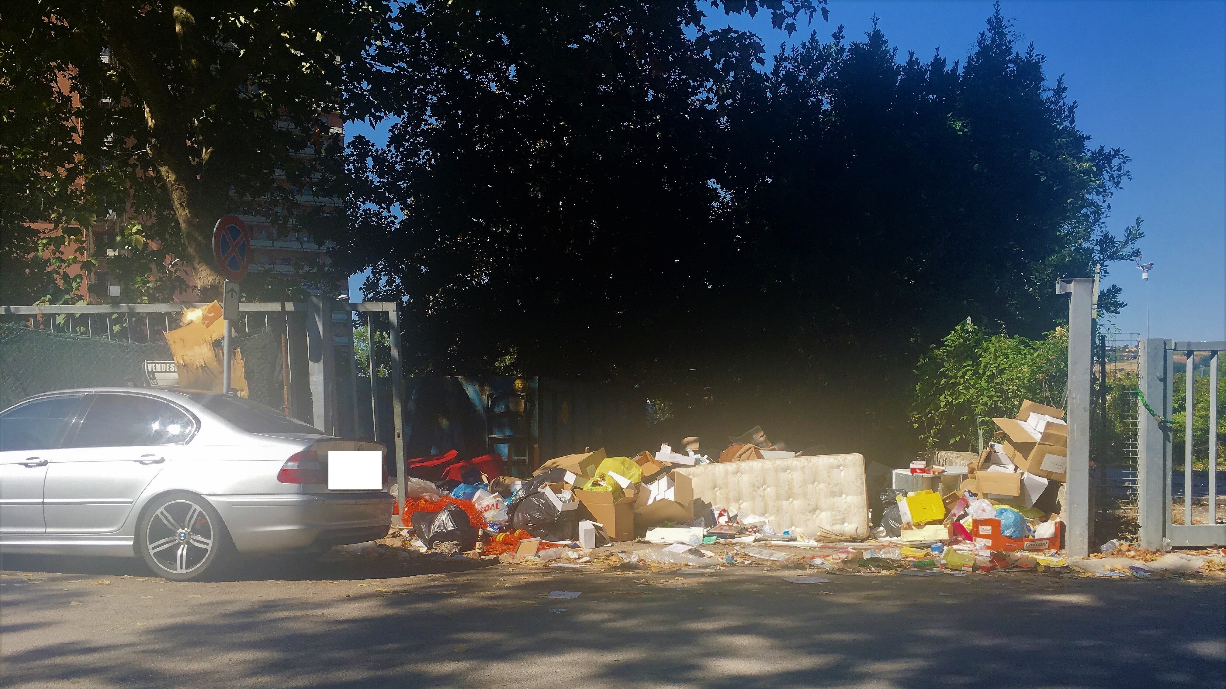 Hotel House, il ghetto degli stranieri dove non si può entrare