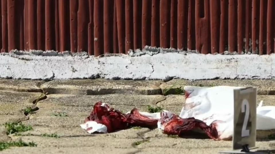 Gela, le martellate in testa al compagno, poi l'intervento del prof che ha evitato la tragedia
