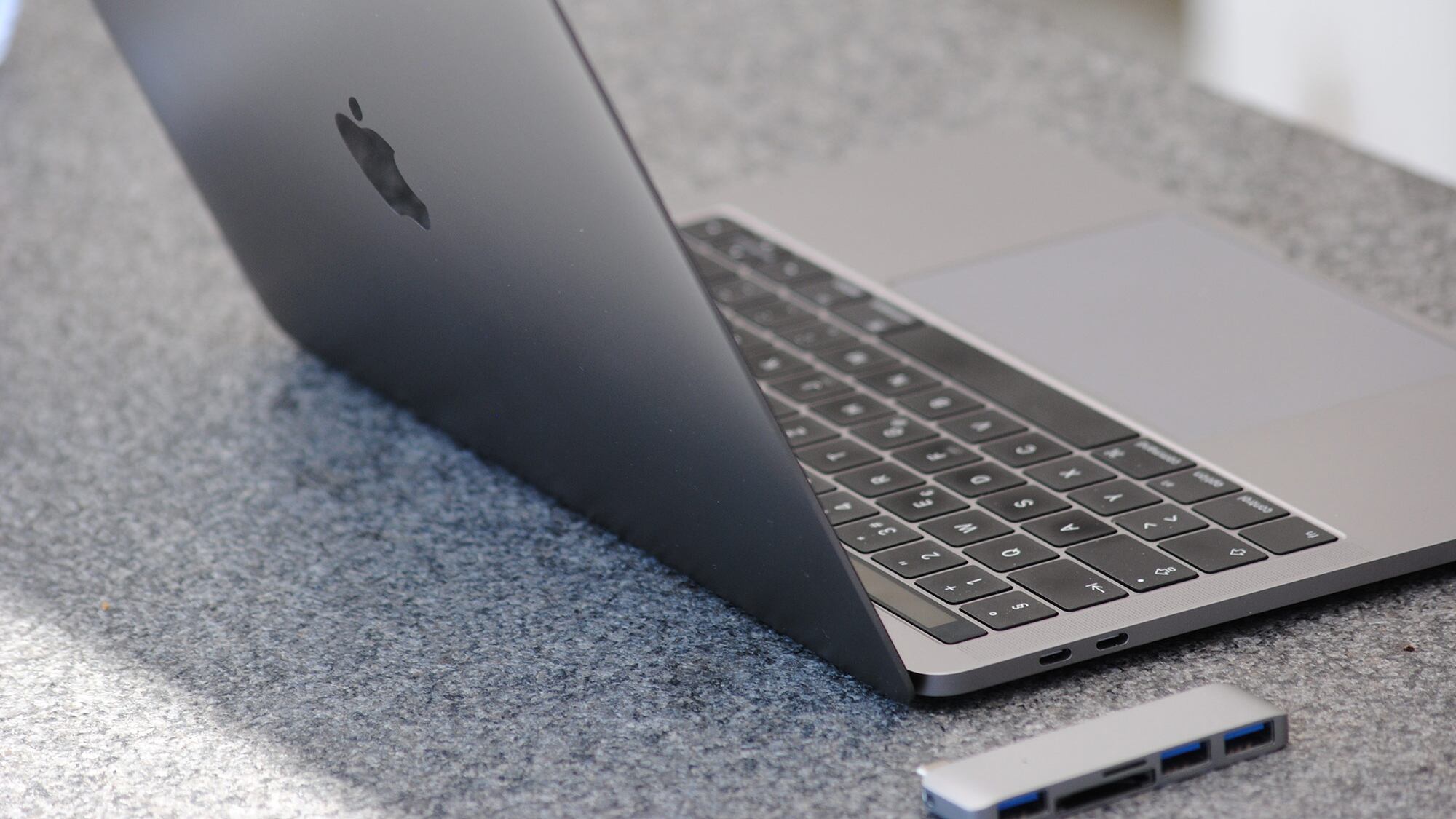 MacBook: dopo iPhone, notch in arrivo anche sui laptop