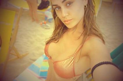 Cecilia Rodriguez, lato b hot al mare 1