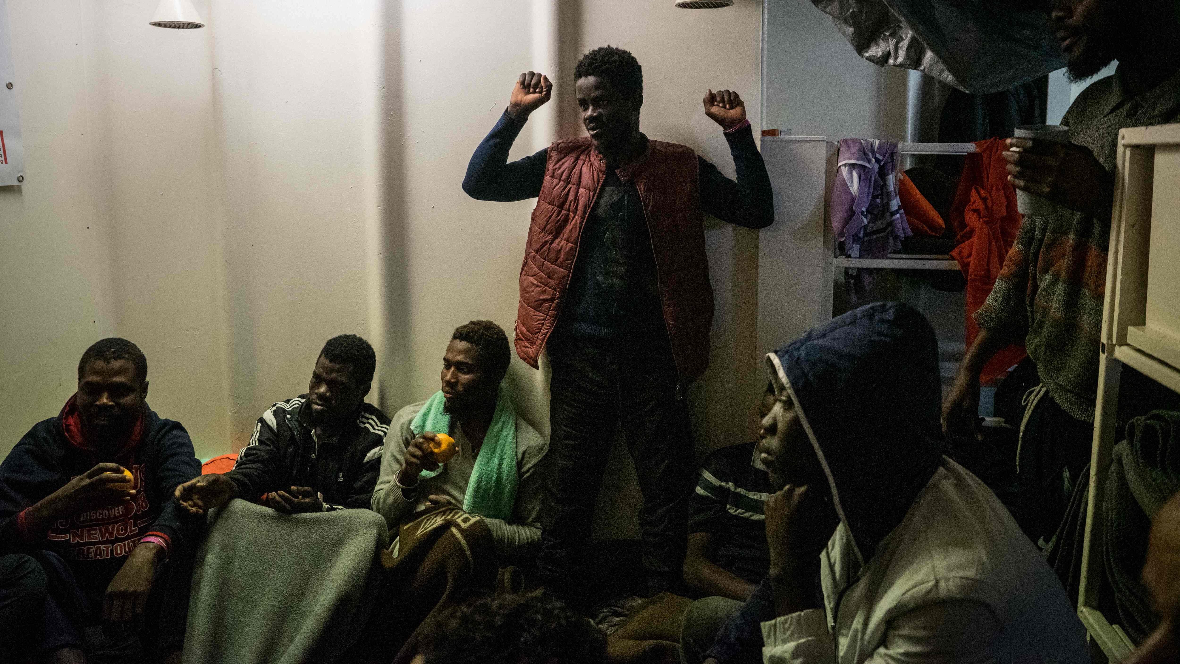 Migranti, la maggioranza degli italiani è favorevole al blocco navale
