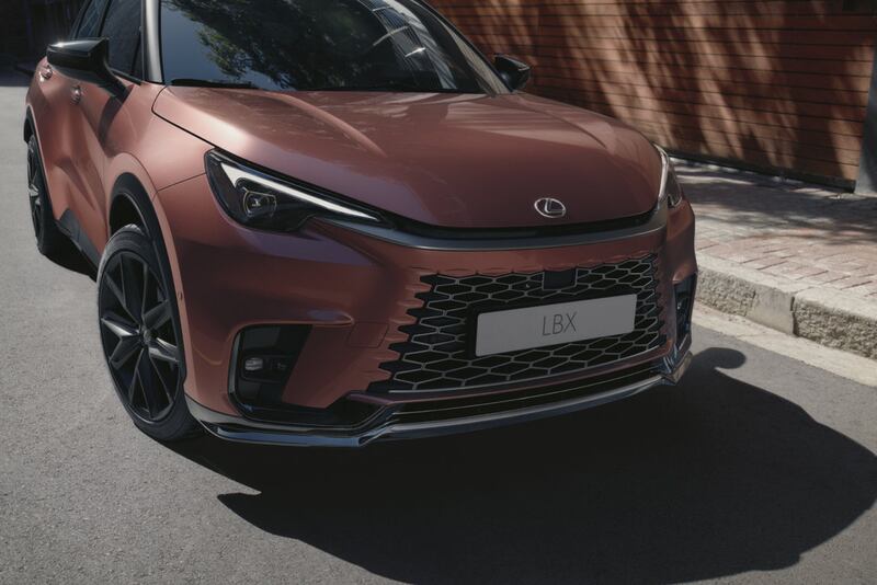 Le foto del nuovo Lexus LBX ibrido 12