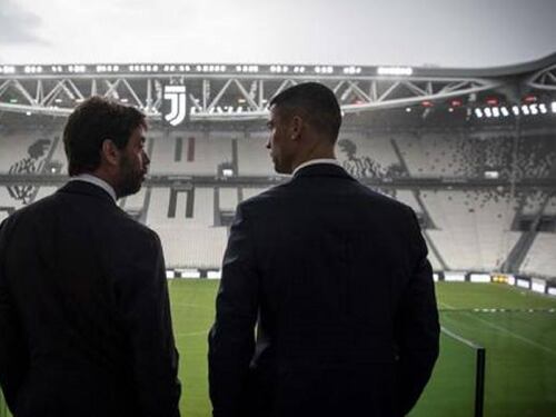 Juve, tra Agnelli e CR7 un abbraccio fatale. E uno stile preso a calci