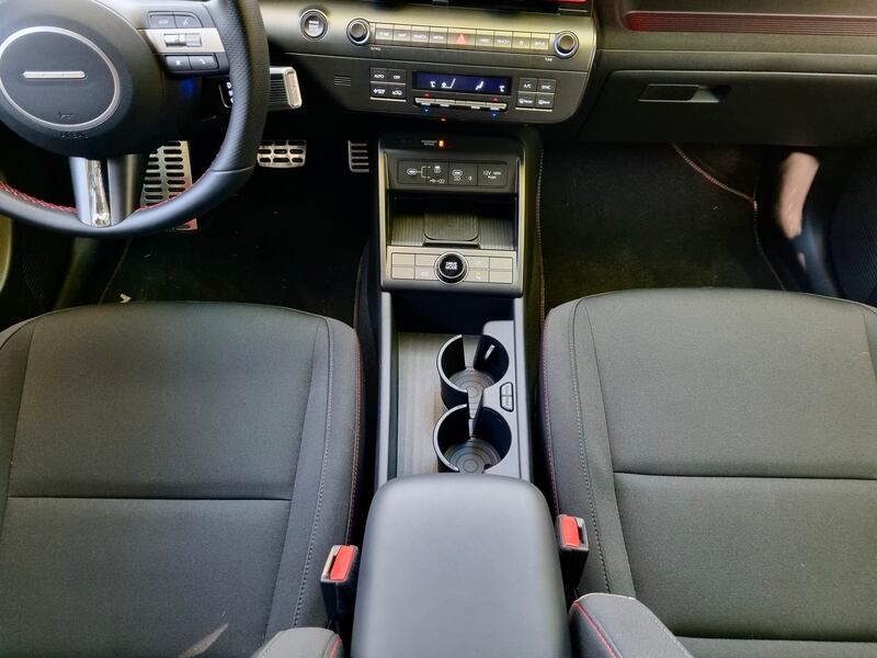 Hyundai Kona Hybrid: la gallery del crossover ibrido da 23 km/l 16