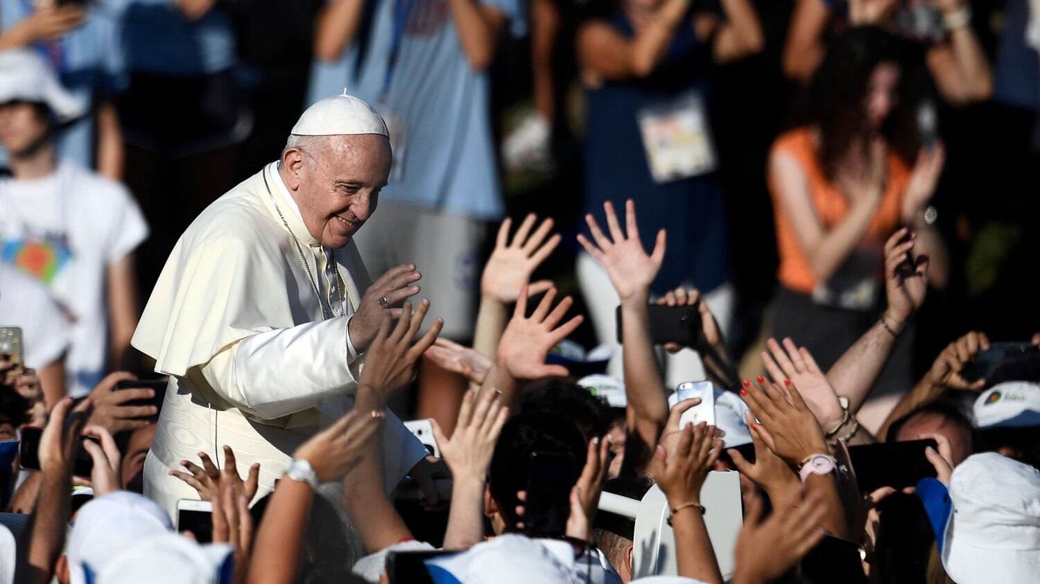 Roma invasa dai giovani per il Papa: "No alla cultura della morte"