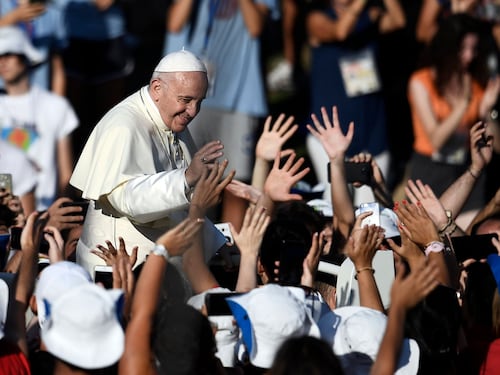 Roma invasa dai giovani per il Papa: "No alla cultura della morte"