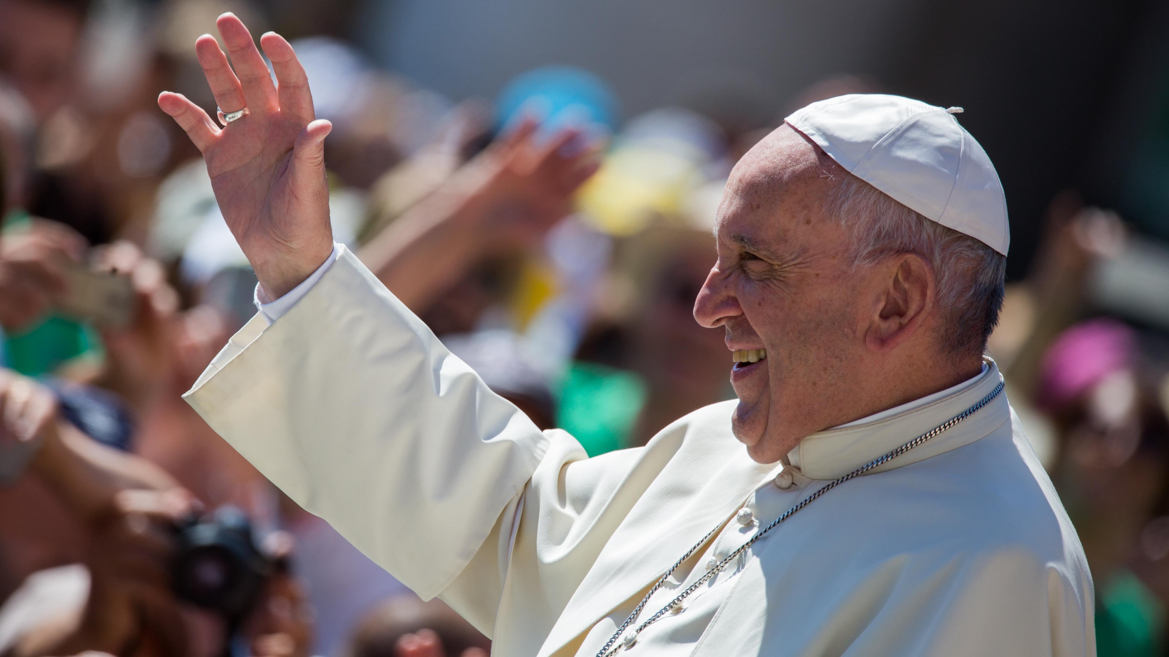 Il Papa risponde alla chiamata di Conte. Benedizione azzurra