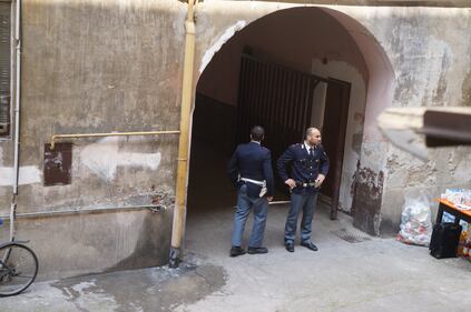 Viale Bligny, muri imbiancati contro lo spaccio 2