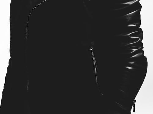 "Ho una maschera nera per dare luce alla musica"