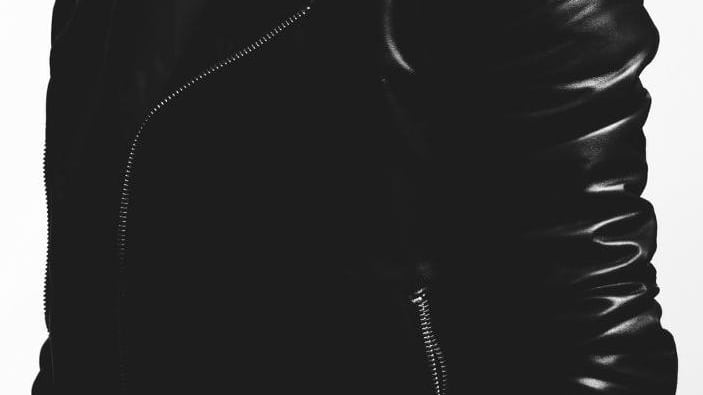 "Ho una maschera nera per dare luce alla musica"