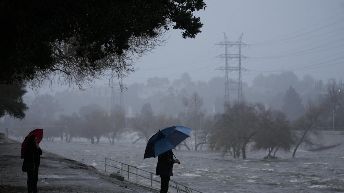Maltempo da Nord a Sud: piogge in Liguria, Aurelia interrotta, a Milano si ingrossano i fiumi. La situazione