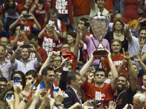 Dopo un'attesa infinita, Armani campione Ea7-Mens Sana 74-67