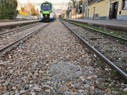 Rissa tra giovanissimi immigrati in stazione nel bolognese: spunta anche un coltello