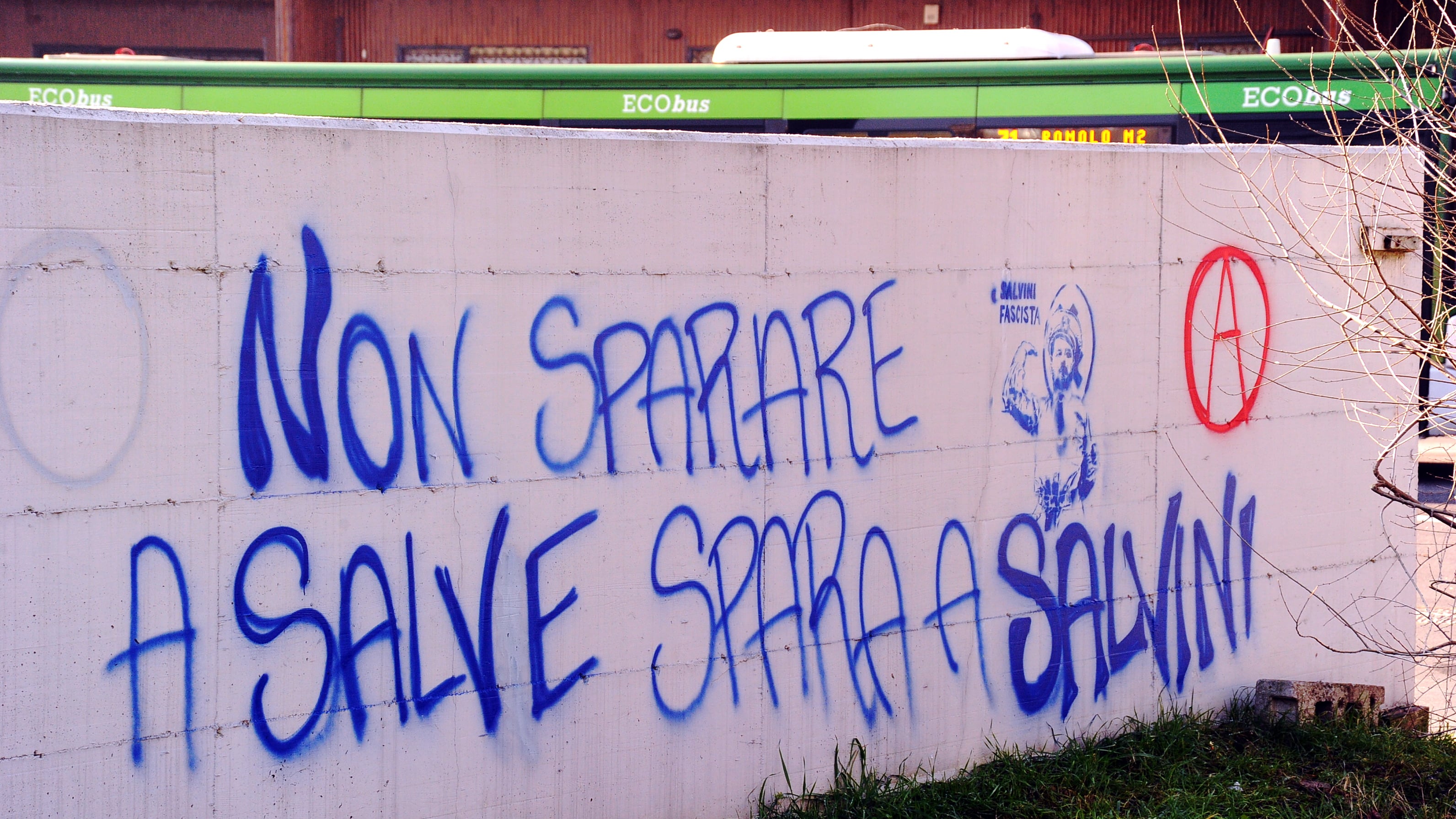 Scritta choc contro Salvini, la condanna è bipartisan