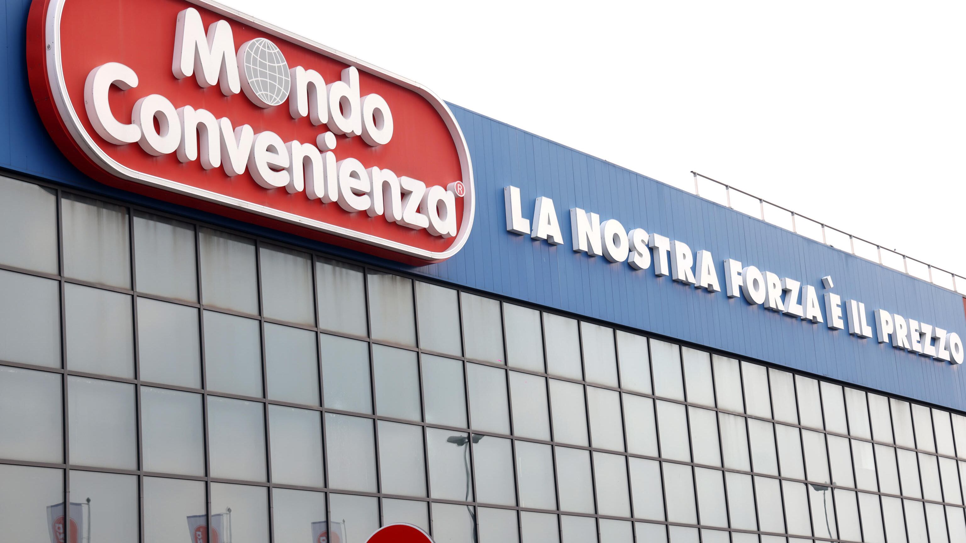 "Prodotti difettosi o danneggiati". E scattano i controlli su Mondo Convenienza