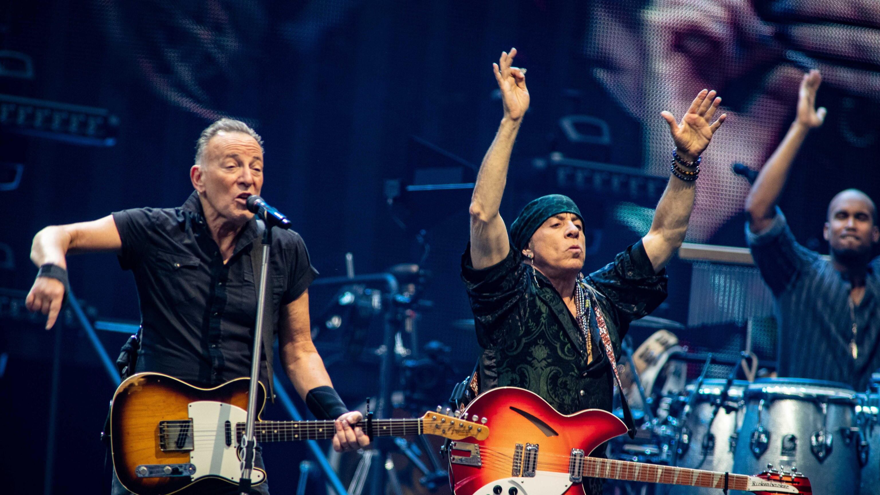 "Alluvione? Non ne sapevamo nulla", cosa c'è dietro il concerto di Springsteen