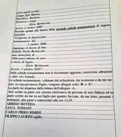 Testamento Berlusconi, le foto degli scritti olografi del Cavaliere 1
