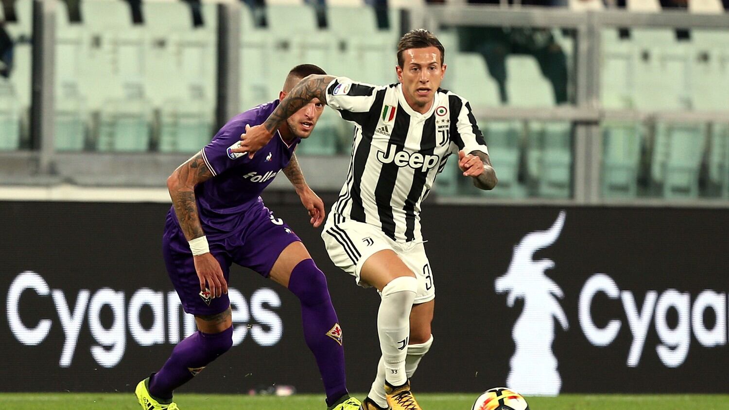 Bernardeschi si scaglia contro i tifosi della Fiorentina: "Stufo degli ignoranti"