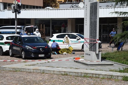 Orrore a Collegno (Torino), 81enne spara alla moglie e si uccide. Le immagini della scena 6