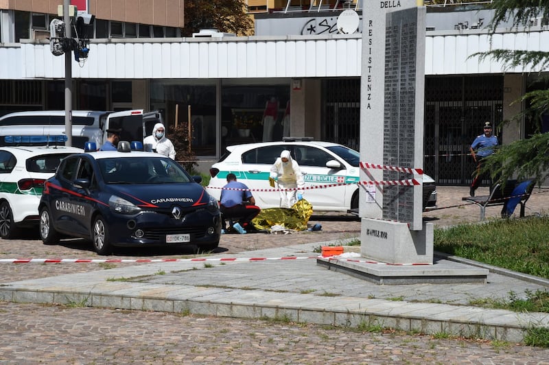 Orrore a Collegno (Torino), 81enne spara alla moglie e si uccide. Le immagini della scena 6
