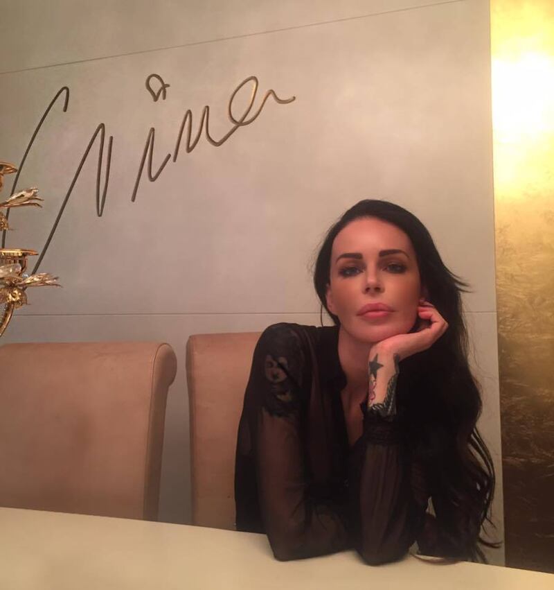 Nina Moric sexy nell'intimità della sua casa 28