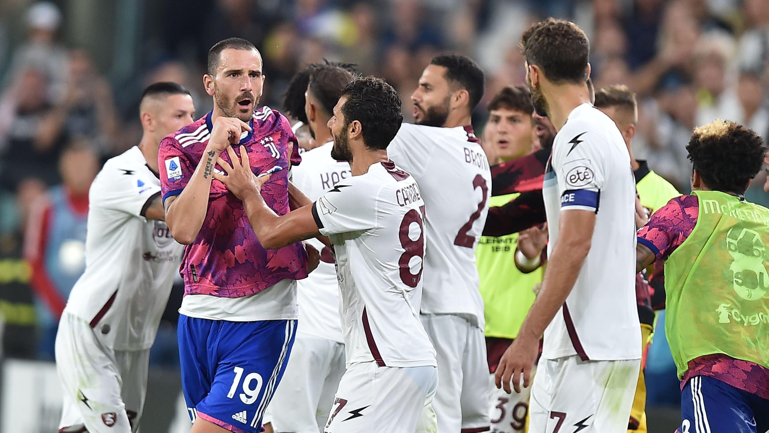Maxi rissa e cinque espulsi: cosa è successo nel finale di Juve-Salernitana