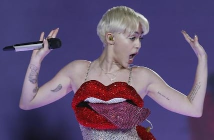 Miley Cyrus in mini-bikini su Instagram 15