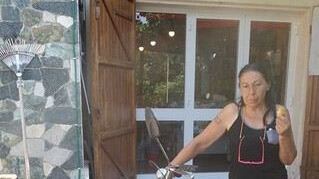 Albenga, la denuncia di una donna invalida: "Io dormo per strada, i profughi in hotel"