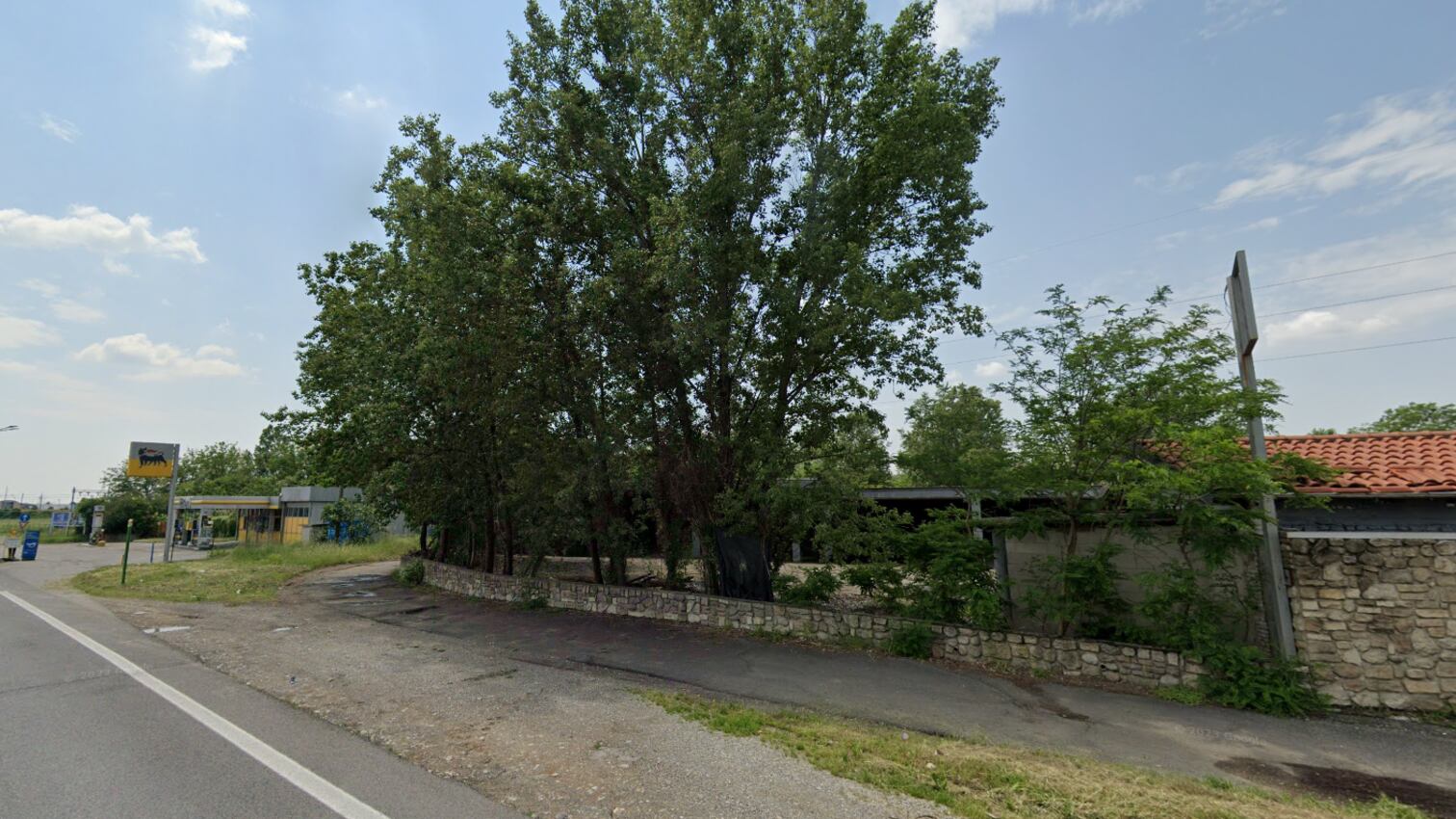 Perde il bus e si perde. Stuprata in strada in pieno giorno dal nordafricano