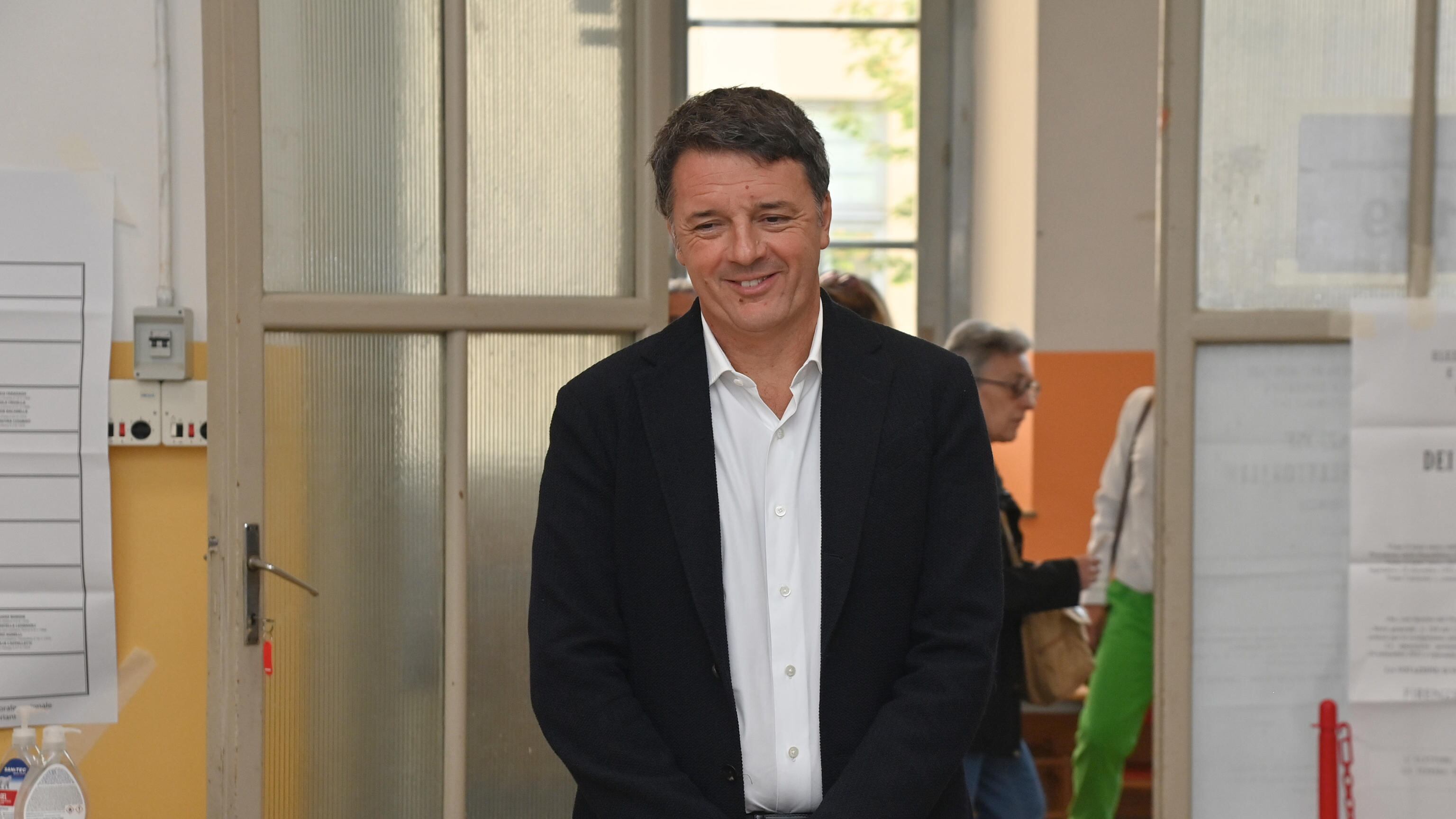 Renzi al Pd: insieme solo se vi liberate di sinistra e 5S