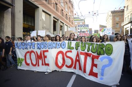 Fridays for future, a Bologna manifestazione contro il cambiamento climatico 4