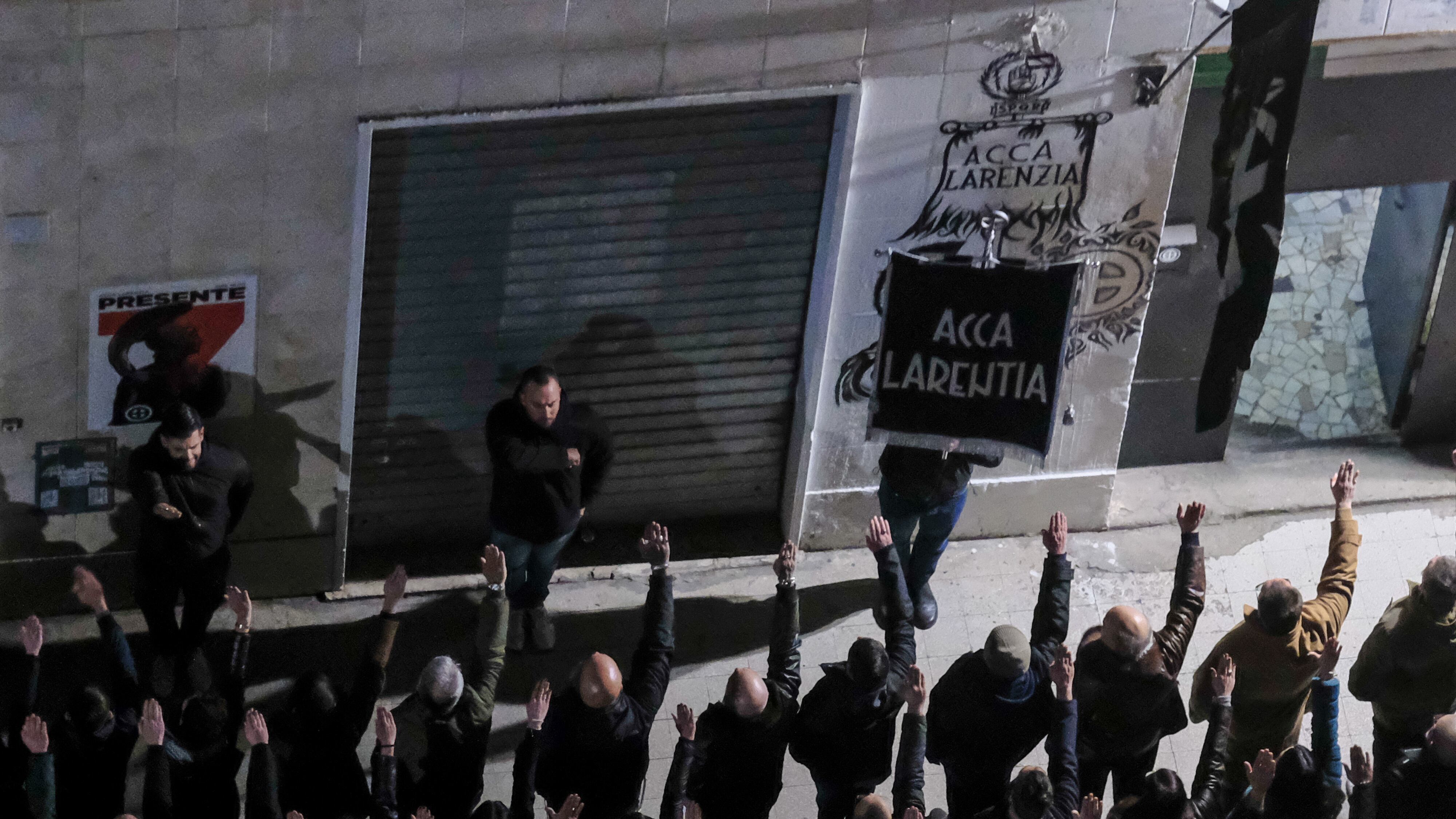 Quella "fasciofobia" dell’Anpi che vuole eliminare i morti di destra