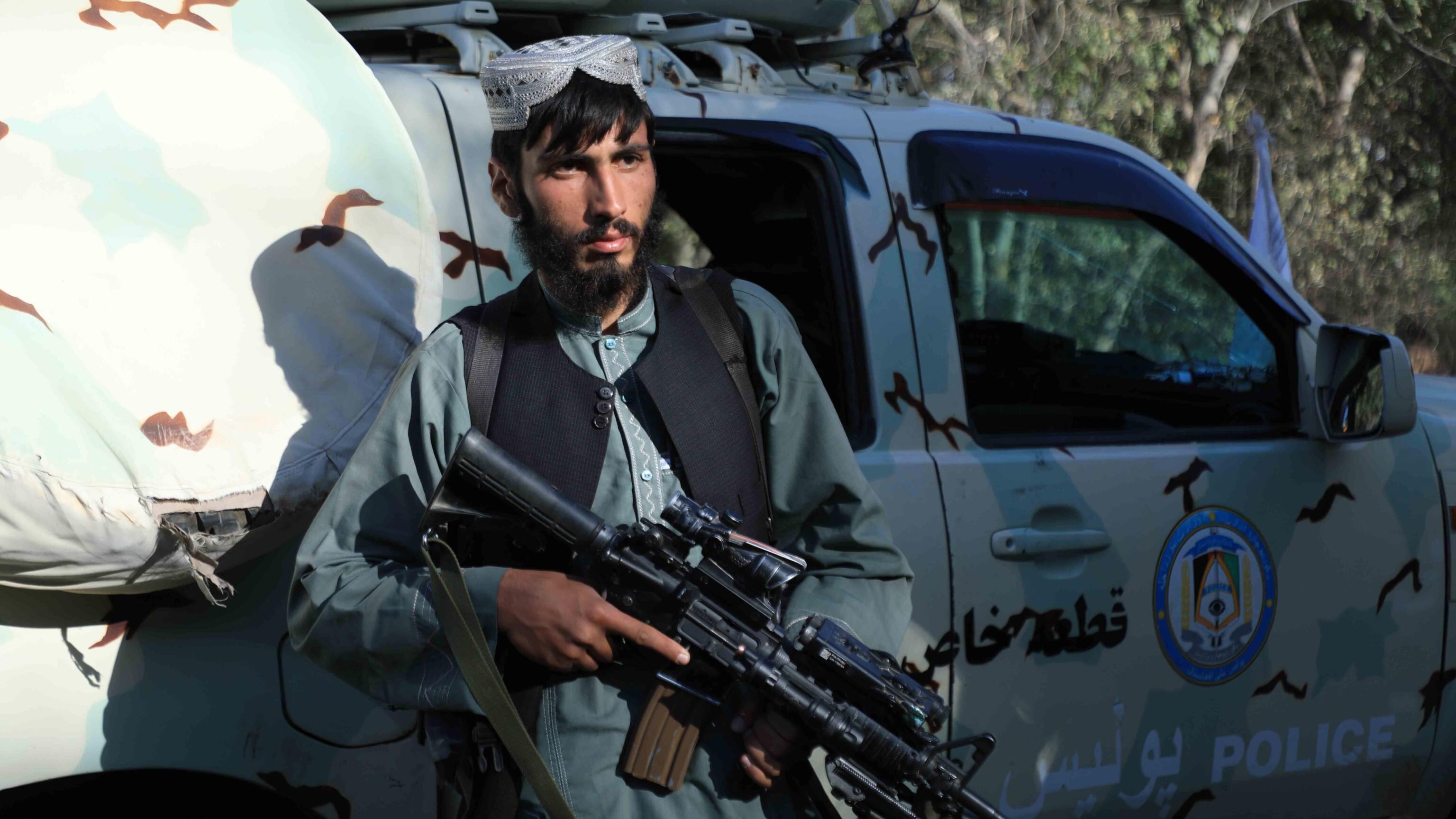 Afghanistan, nuovo attentato a una moschea. Un kamikaze uccide l'imam vicino ai talebani