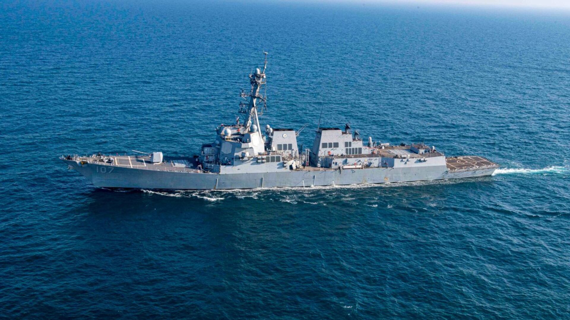 Nave da guerra Usa a 10 km dalle coste del Venezuela. Caracas: "Preparano l'invasione"
