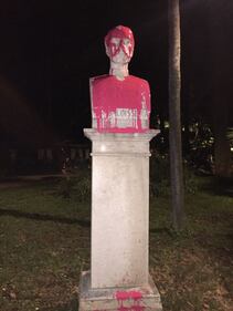 Il blitz anti razzista a Roma, vernice sulla statua del generale "colonialista" 2