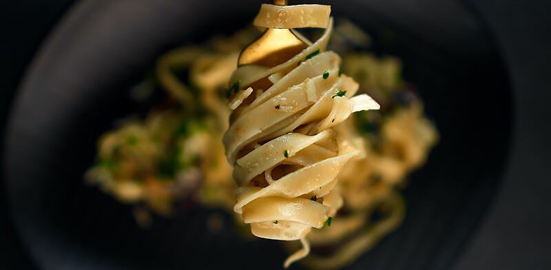Tagliatelle arrotolate con la forchetta