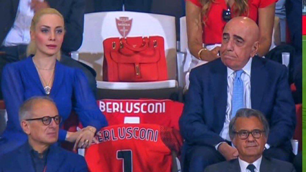 E il Diavolo alza il trofeo del presidente