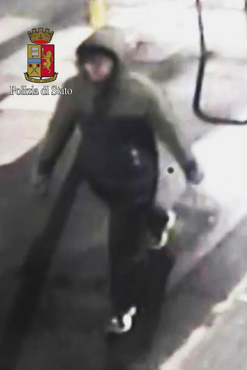 Omicidio Parco Litta, immagini del presunto assassino 3