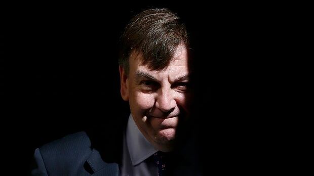 Gb, relazione con una escort, ministro della Cultura nei guai