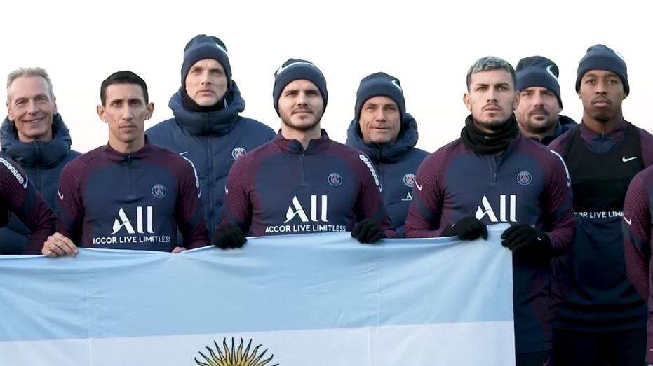 Morte Maradona, Mauro Icardi nella bufera: "Ride nella foto"