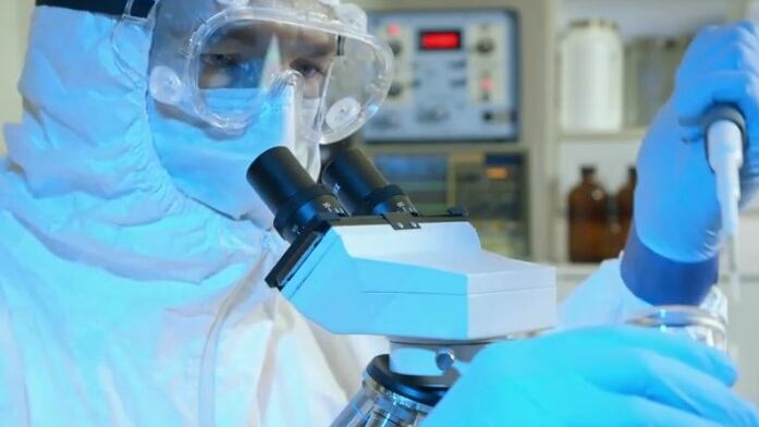 Un tris di farmaci antivirali riduce la diffusione del virus