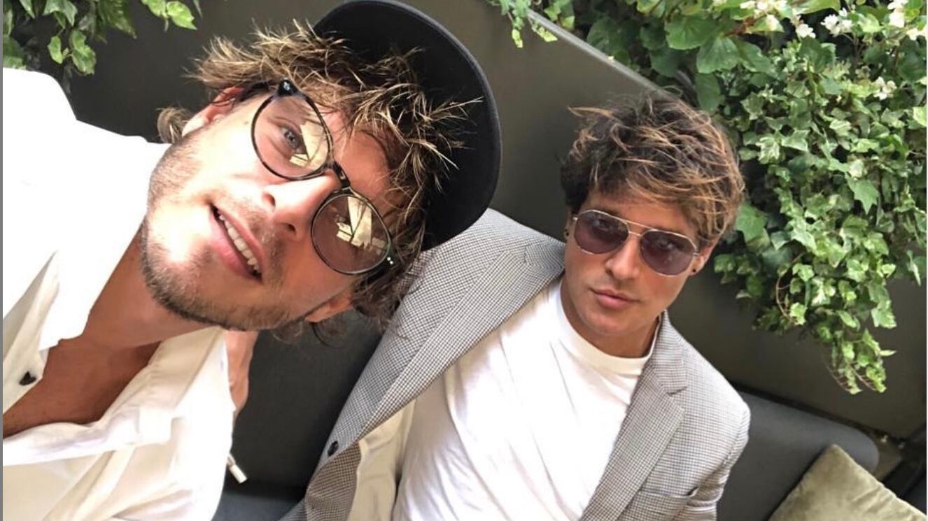 Cena in famiglia per Gabriel Garko e Gabriele Rossi, con loro Eva Grimaldi e sua moglie