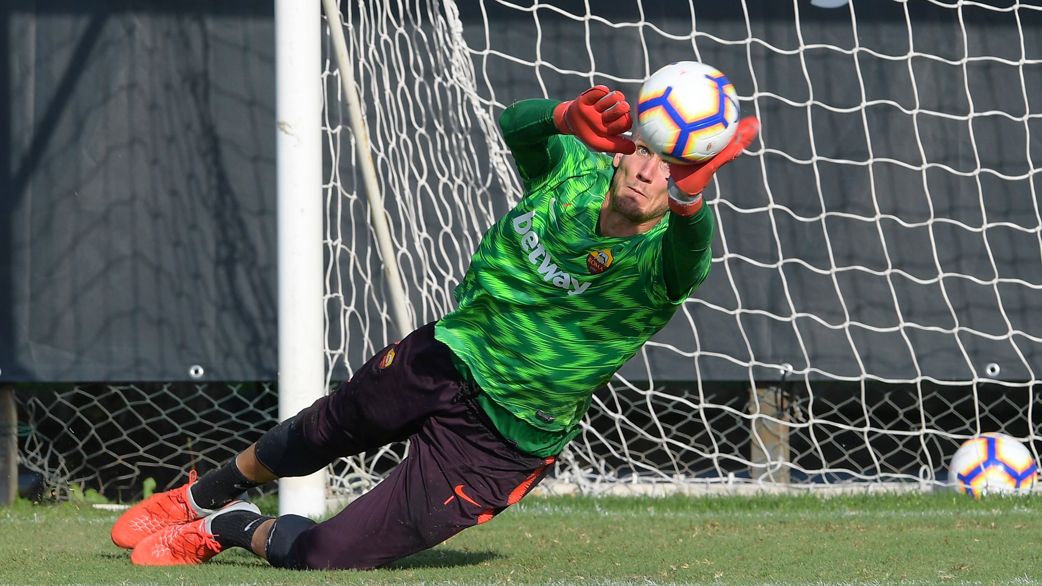 È la grande abbuffata: 21 giorni di calcio