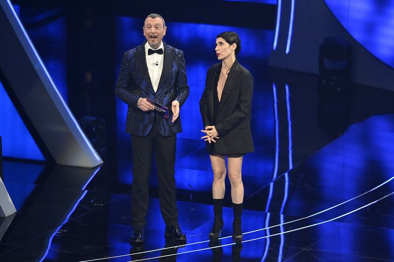 Sanremo 2024: ecco il look della seconda serata del Festival del conduttore e co-conduttrice 15