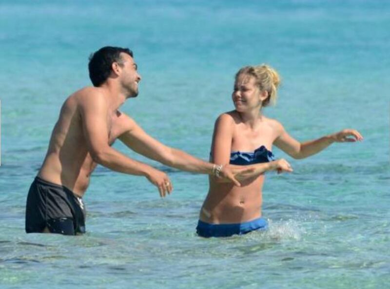Costanza Caracciolo e Primo Reggiani al mare 30